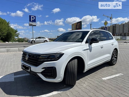 Volkswagen Touareg 2021  випуску Київ з двигуном 3 л дизель універсал автомат за 74500 долл. 