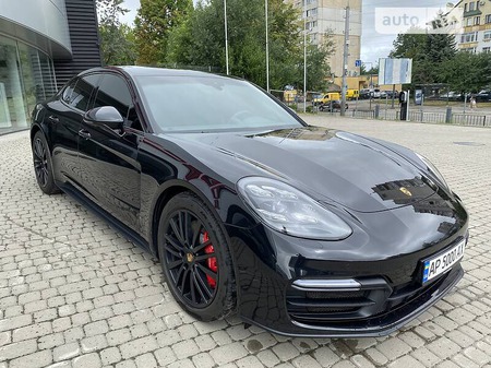 Porsche Panamera 2018  випуску Львів з двигуном 4 л бензин ліфтбек автомат за 98000 долл. 