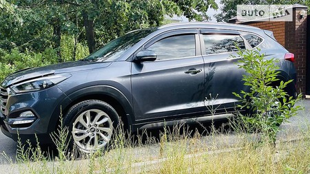 Hyundai Tucson 2017  випуску Київ з двигуном 2 л бензин позашляховик автомат за 23950 долл. 