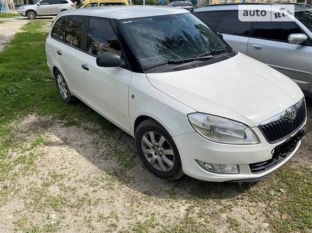 Skoda Fabia 2010  випуску Київ з двигуном 1.6 л дизель універсал механіка за 7500 долл. 