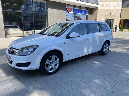 Opel Astra 2010  випуску Ужгород з двигуном 1.7 л дизель універсал механіка за 5999 долл. 