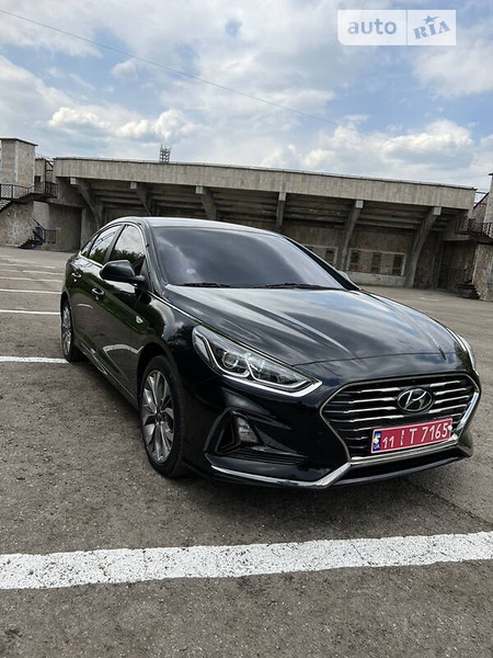 Hyundai Sonata 2017  випуску Івано-Франківськ з двигуном 2 л газ седан автомат за 14900 долл. 