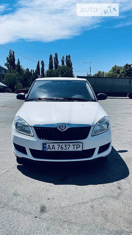 Skoda Fabia 2010  випуску Полтава з двигуном 1.2 л бензин хэтчбек механіка за 5800 долл. 