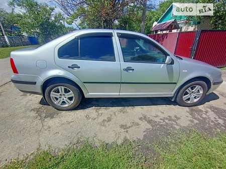 Volkswagen Bora 2002  випуску Київ з двигуном 1.6 л бензин седан механіка за 4400 долл. 