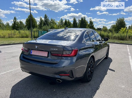 BMW 330 2020  випуску Київ з двигуном 2 л бензин седан автомат за 34999 долл. 