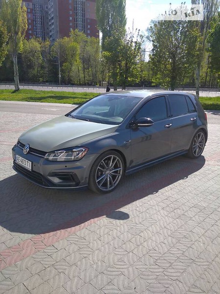 Volkswagen Golf R 2018  випуску Дніпро з двигуном 2 л бензин хэтчбек автомат за 31500 долл. 