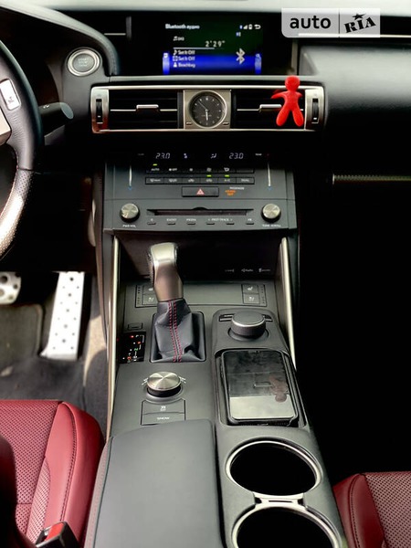 Lexus IS 200 2015  випуску Київ з двигуном 2 л бензин седан автомат за 25200 долл. 