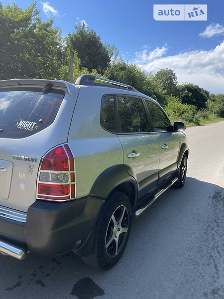 Hyundai Tucson 2008  випуску Тернопіль з двигуном 2 л  універсал механіка за 8200 долл. 