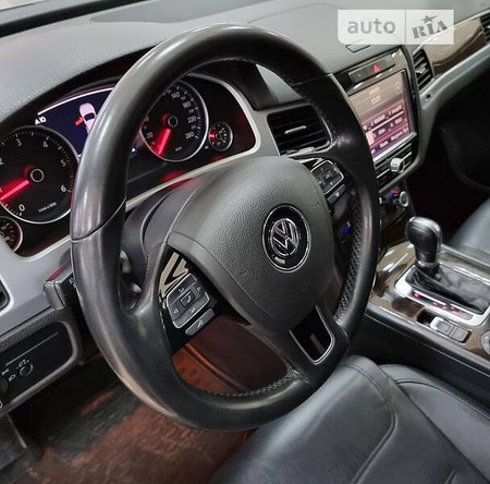 Volkswagen Touareg 2011  випуску Миколаїв з двигуном 3 л дизель позашляховик  за 22000 долл. 