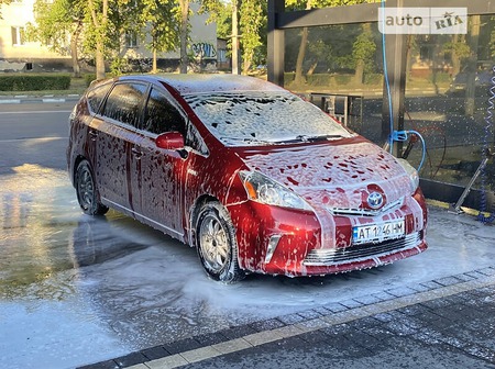 Toyota Prius 2014  випуску Івано-Франківськ з двигуном 1.8 л гібрид універсал автомат за 12999 долл. 