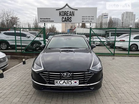 Hyundai Sonata 2019  випуску Одеса з двигуном 0 л бензин седан автомат за 21000 долл. 