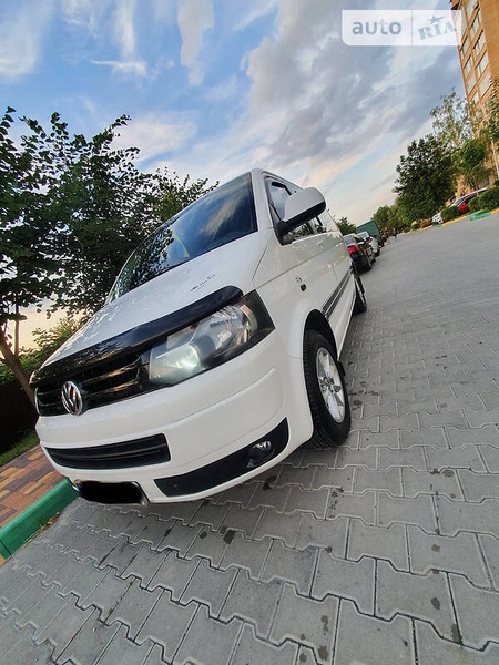 Volkswagen Transporter 2011  випуску Київ з двигуном 2 л дизель мінівен автомат за 14900 долл. 