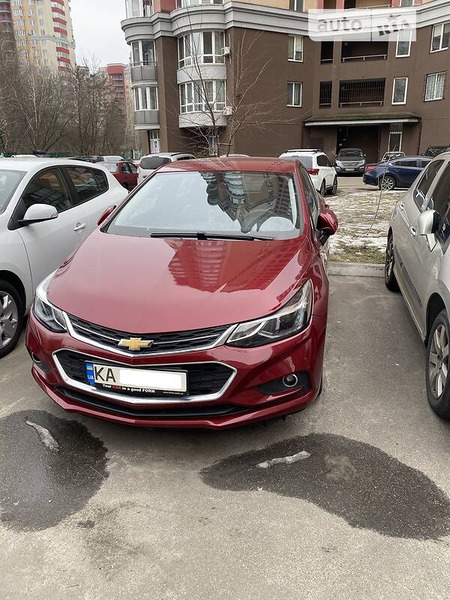 Chevrolet Cruze 2018  випуску Київ з двигуном 1.4 л бензин седан автомат за 12800 долл. 
