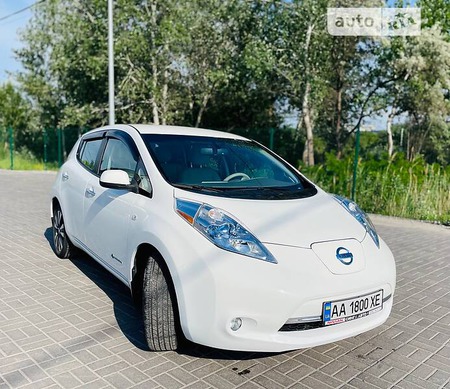 Nissan Leaf 2015  випуску Дніпро з двигуном 0 л електро хэтчбек автомат за 13900 долл. 