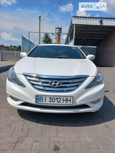 Hyundai Sonata 2012  випуску Суми з двигуном 2 л бензин седан автомат за 12700 долл. 