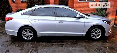 Hyundai Sonata 2017  випуску Київ з двигуном 2 л газ седан автомат за 9900 долл. 