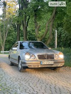 Mercedes-Benz E 200 1996 Львів 2 л  седан автомат к.п.