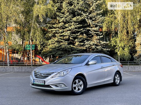 Hyundai Sonata 2015  випуску Київ з двигуном 2 л газ седан автомат за 5700 долл. 