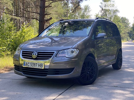 Volkswagen Touran 2008  випуску Луцьк з двигуном 2 л  мінівен механіка за 6900 долл. 