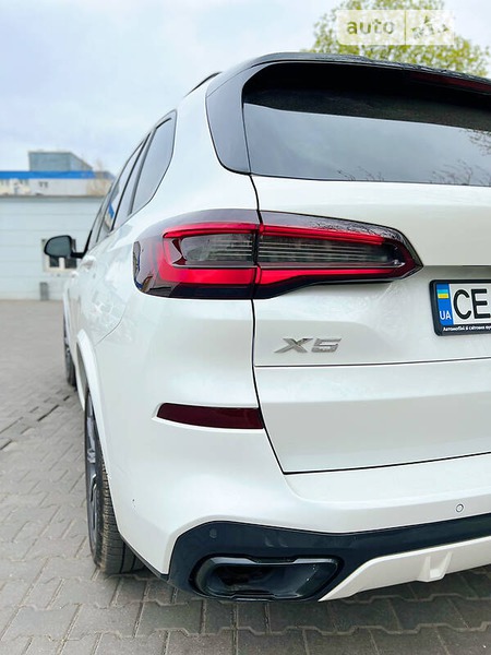BMW X5 2019  випуску Чернівці з двигуном 3 л бензин позашляховик  за 62000 долл. 