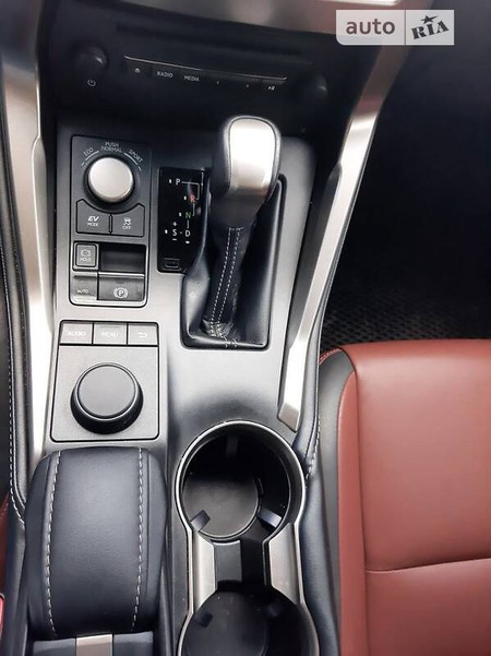 Lexus NX 300h 2017  випуску Київ з двигуном 2.5 л гібрид позашляховик автомат за 38800 долл. 