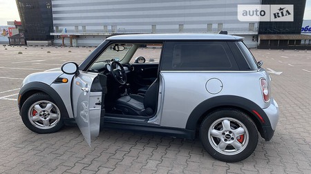 Mini Cooper 2010  випуску Житомир з двигуном 1.6 л бензин хэтчбек механіка за 6200 долл. 