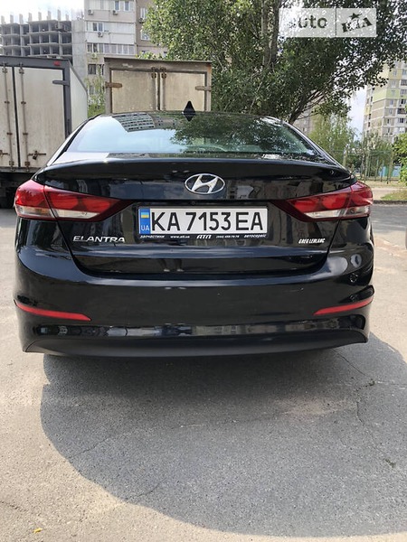 Hyundai Elantra 2017  випуску Київ з двигуном 2 л  седан автомат за 10600 долл. 