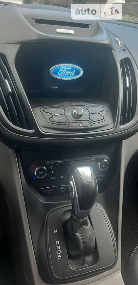 Ford Escape 2016  випуску Харків з двигуном 0 л  позашляховик  за 14500 долл. 