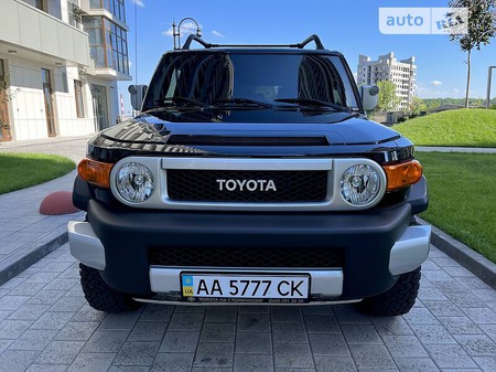 Toyota FJ Cruiser 2007  випуску Київ з двигуном 4 л бензин позашляховик автомат за 25500 долл. 