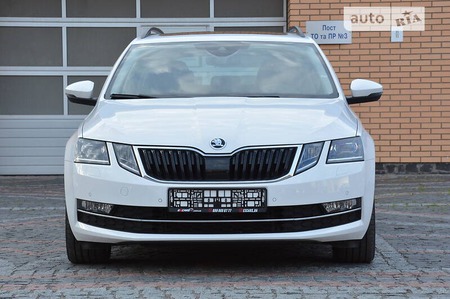 Skoda Octavia 2017  випуску Луцьк з двигуном 2 л дизель універсал автомат за 17200 долл. 