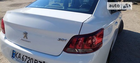 Peugeot 301 2020  випуску Дніпро з двигуном 1.6 л  седан механіка за 8800 долл. 