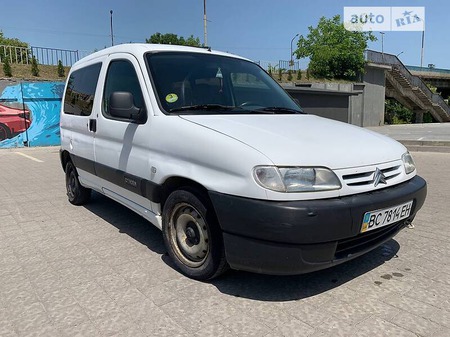 Citroen Berlingo 2002  випуску Львів з двигуном 2 л дизель седан механіка за 3100 долл. 