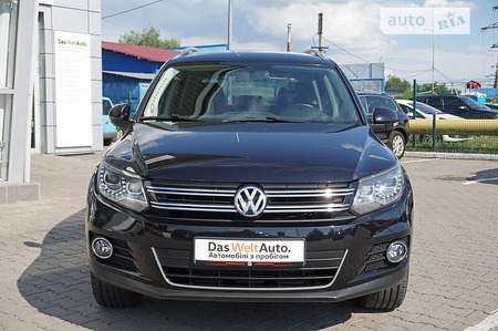 Volkswagen Tiguan 2014  випуску Чернівці з двигуном 2 л бензин позашляховик автомат за 13900 долл. 