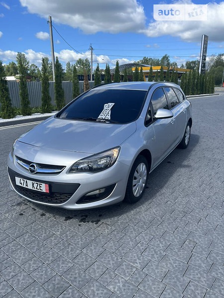 Opel Astra 2015  випуску Івано-Франківськ з двигуном 1.6 л дизель універсал механіка за 7950 долл. 