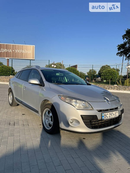 Renault Megane 2011  випуску Черкаси з двигуном 1.5 л дизель універсал механіка за 6850 долл. 