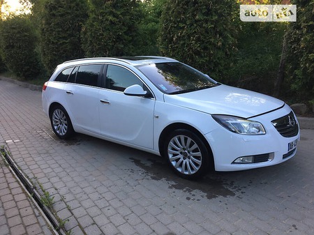 Opel Insignia 2009  випуску Івано-Франківськ з двигуном 2 л дизель універсал автомат за 8999 долл. 