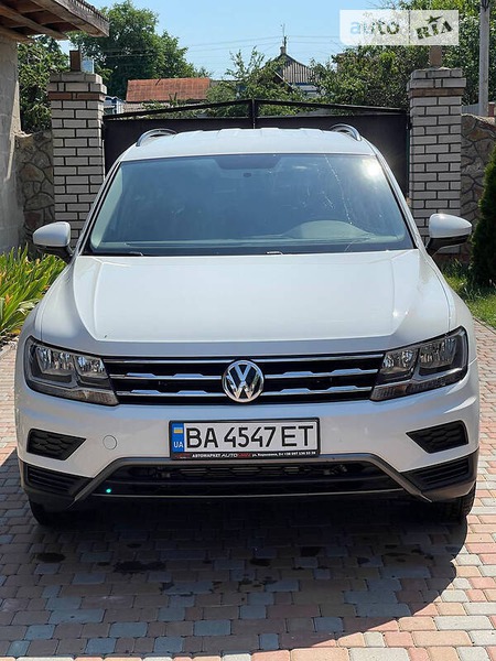 Volkswagen Tiguan 2019  випуску Кропивницький з двигуном 2 л бензин позашляховик автомат за 21900 долл. 