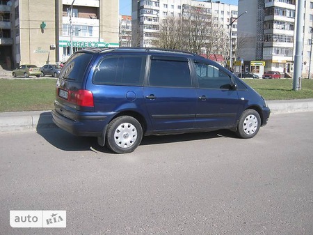 Volkswagen Sharan 2000  випуску Львів з двигуном 2 л бензин позашляховик механіка за 5555 долл. 