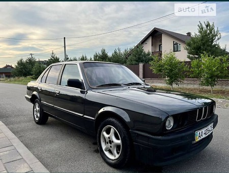 BMW 318 1984  випуску Київ з двигуном 1.8 л бензин седан механіка за 1800 долл. 
