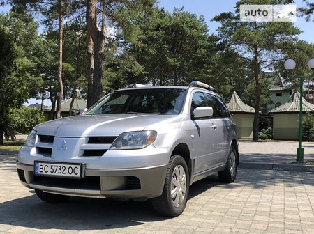 Mitsubishi Outlander 2004  випуску Львів з двигуном 2 л  позашляховик механіка за 4999 долл. 