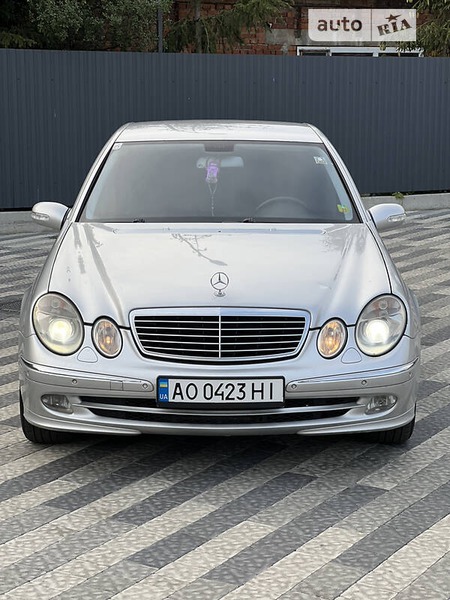 Mercedes-Benz E 220 2002  випуску Ужгород з двигуном 2.2 л дизель седан механіка за 6099 долл. 