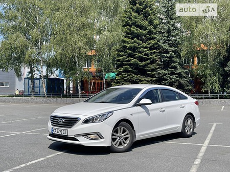 Hyundai Sonata 2017  випуску Київ з двигуном 2 л газ седан автомат за 9900 долл. 