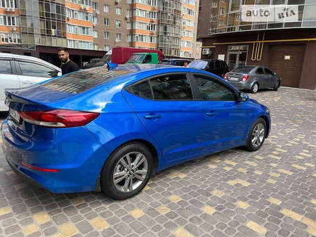 Hyundai Elantra 2018  випуску Вінниця з двигуном 2 л бензин седан автомат за 10500 долл. 