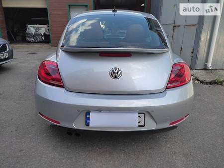 Volkswagen Beetle 2015  випуску Харків з двигуном 1.8 л бензин хэтчбек автомат за 11200 долл. 