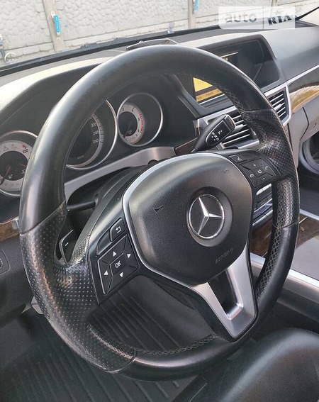 Mercedes-Benz E 200 2012  випуску Дніпро з двигуном 2.2 л дизель універсал автомат за 12500 долл. 