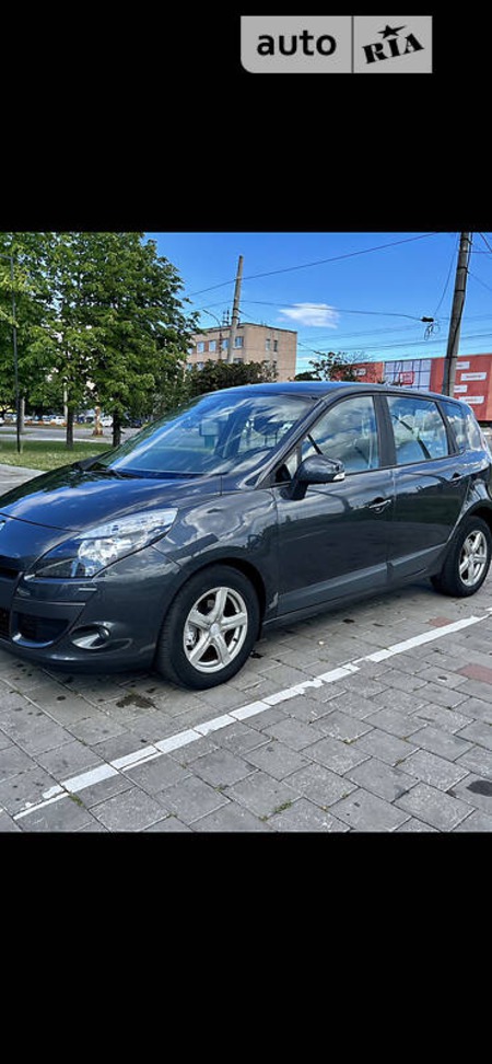 Renault Scenic 2010  випуску Черкаси з двигуном 1.9 л дизель мінівен механіка за 6700 долл. 