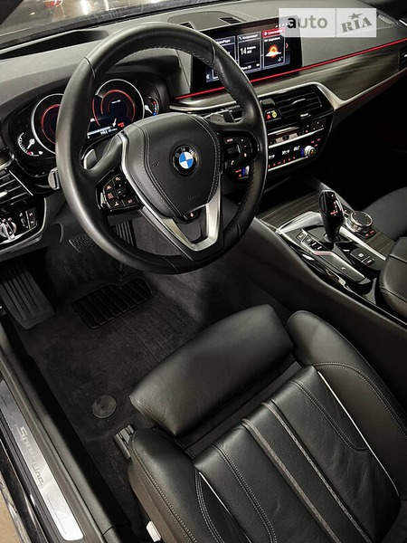 BMW 540 2018  випуску Київ з двигуном 3 л бензин седан автомат за 53999 долл. 