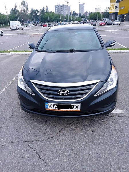 Hyundai Sonata 2014  випуску Київ з двигуном 2.4 л бензин седан автомат за 9950 долл. 