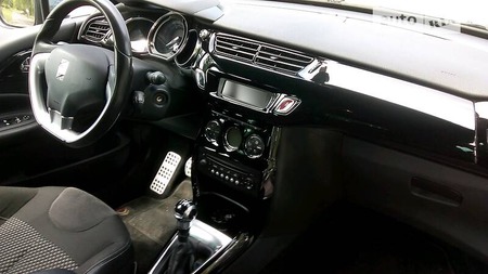 Citroen DS3 2010  випуску Рівне з двигуном 1.6 л бензин купе механіка за 6800 долл. 