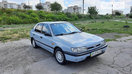Nissan Sunny 1990  випуску Харків з двигуном 1.6 л бензин ліфтбек механіка за 2400 долл. 
